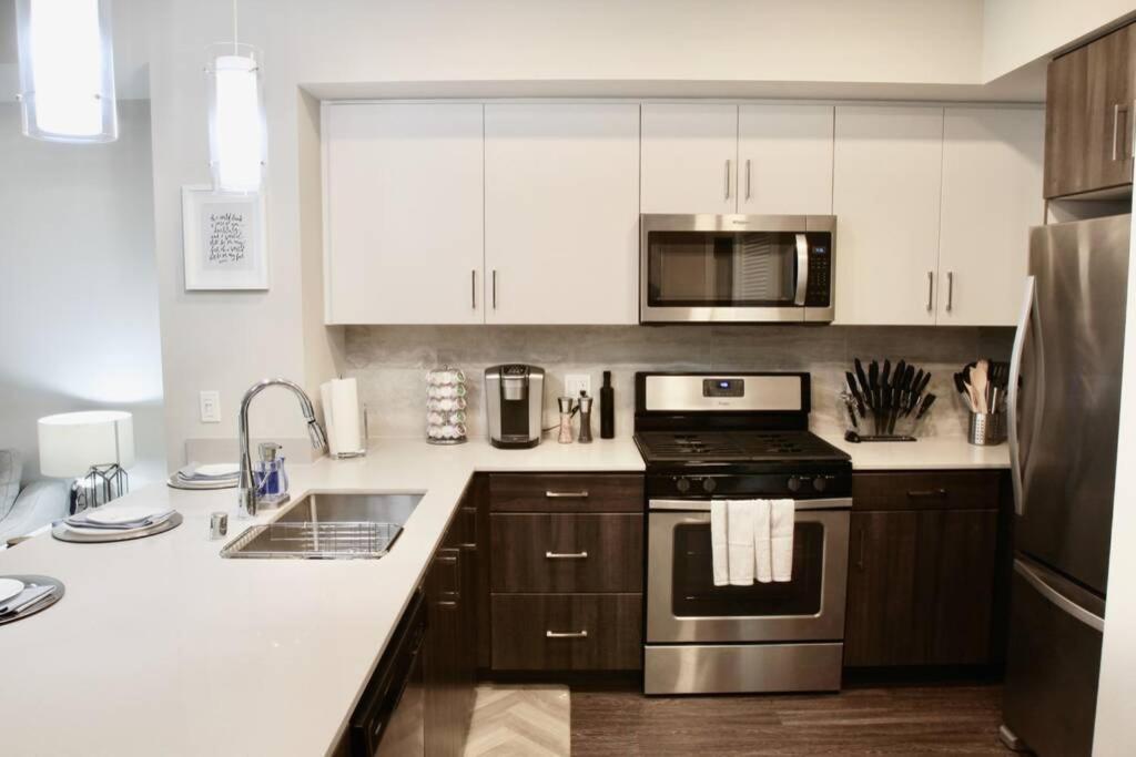 Modern Building -Free Parking - By Choc & St Joseph'S Hospital Apartment Orange Exterior photo
