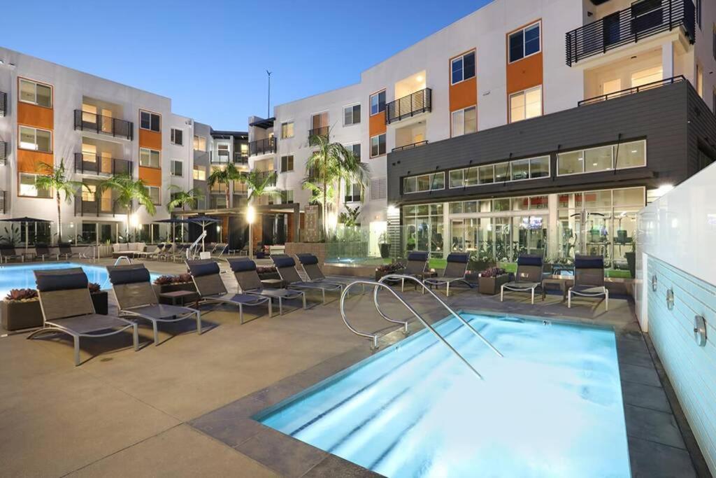 Modern Building -Free Parking - By Choc & St Joseph'S Hospital Apartment Orange Exterior photo