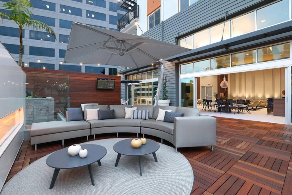 Modern Building -Free Parking - By Choc & St Joseph'S Hospital Apartment Orange Exterior photo